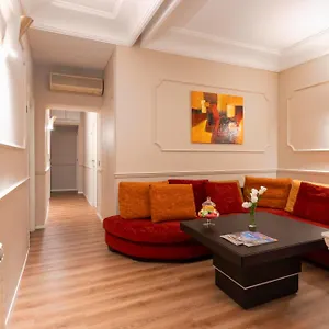 Hotel Magic, Roma